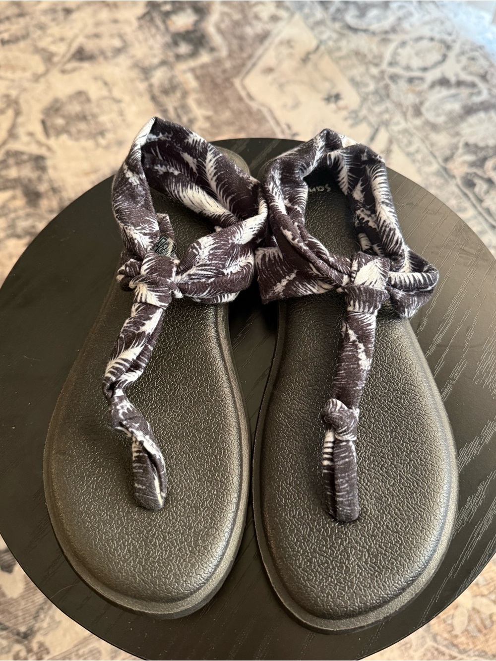 Sanuk Patterned Strap Sandal SZ 7